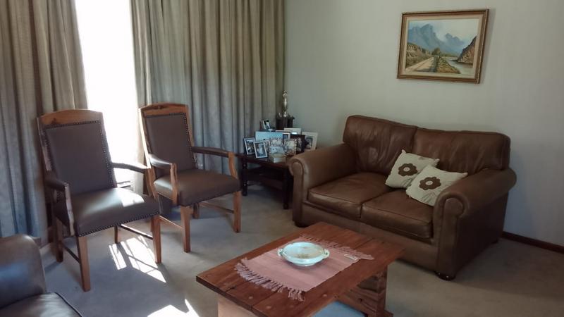 3 Bedroom Property for Sale in Oakglen Western Cape